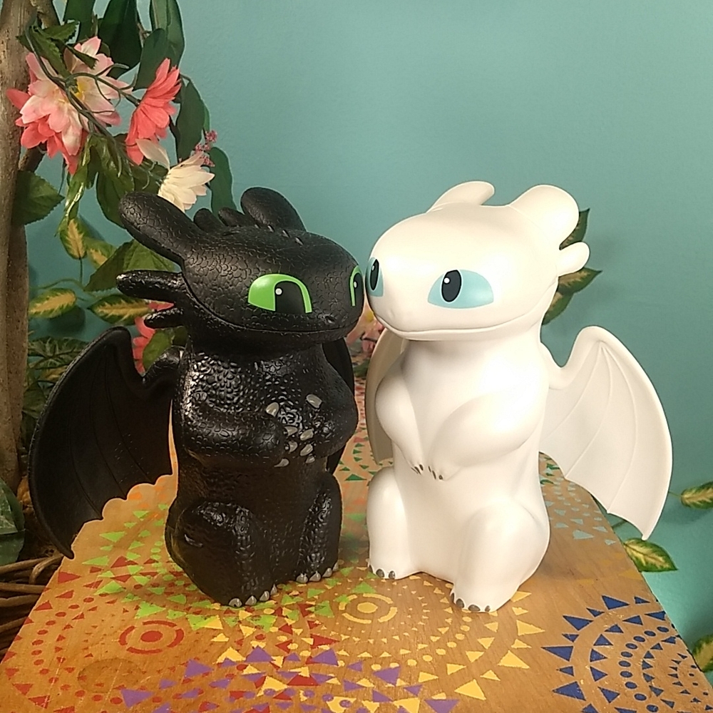 Light Fury & Night Fury Toothless cold drink holders collectible set & S⦠- Picture 11 of 16